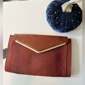 ✨NWT✨ Faux Leather Clutch